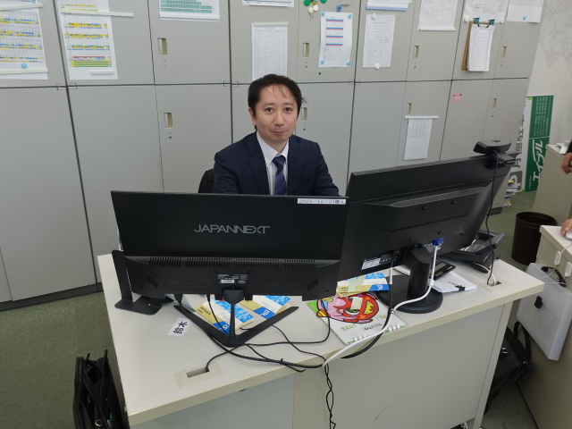 管理部長　鈴木